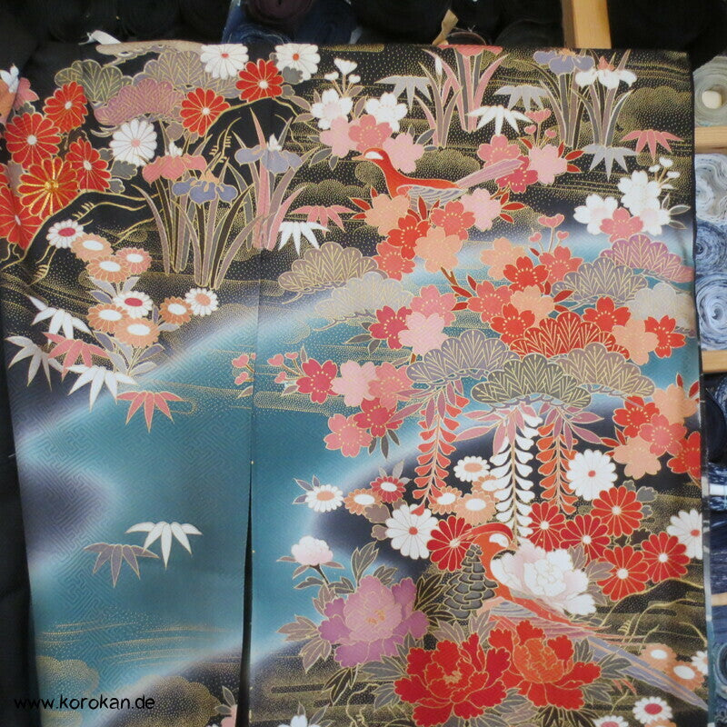 Mandarinenten und Blüten Furisode, Seiden Karieba