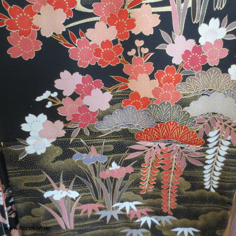 Mandarinenten und Blüten Furisode, Seiden Karieba