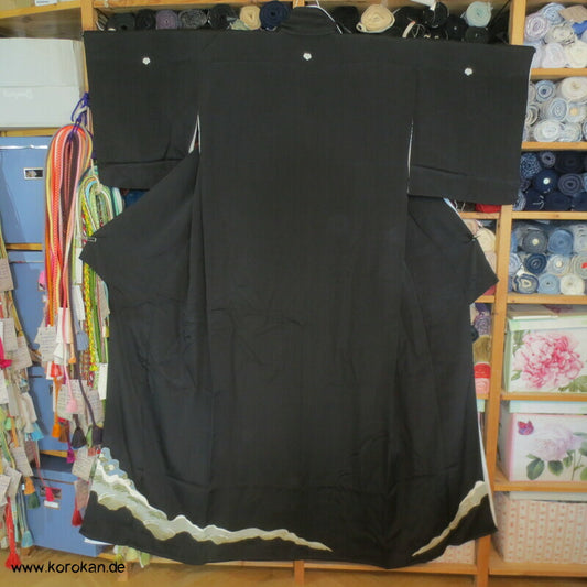 japanischer Tomesode Seidencrepe Kimono mit schmalen Flusslauf