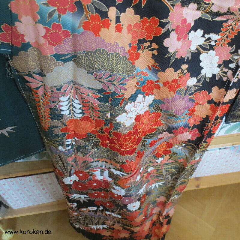 Mandarinenten und Blüten Furisode, Seiden Karieba