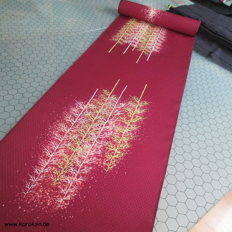 Homongi Kimono Tanmono Stoffrolle abstrakte Bäume auf weinrot