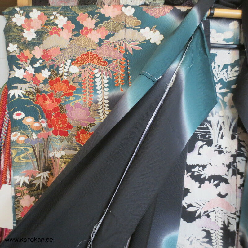 Mandarinenten und Blüten Furisode, Seiden Karieba