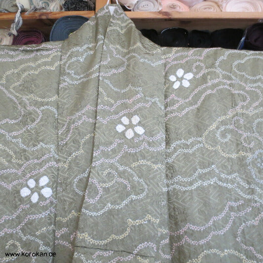 Wolken auf Khakigrün Shibori Seiden Komon Kimono