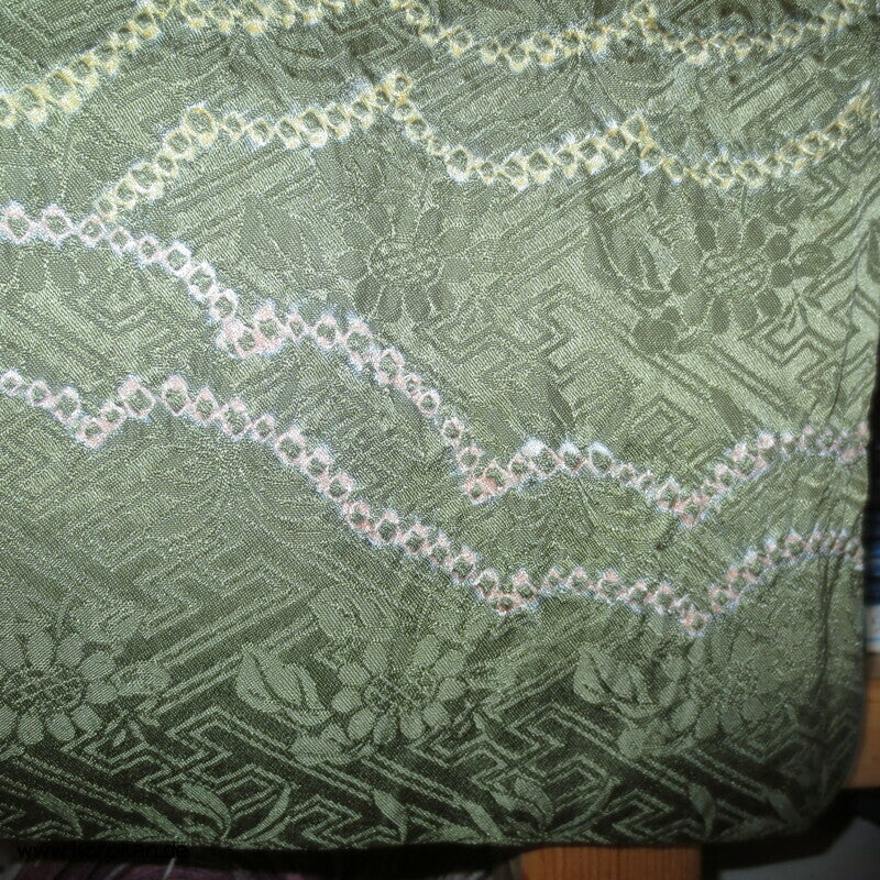 Wolken auf Khakigrün Shibori Seiden Komon Kimono