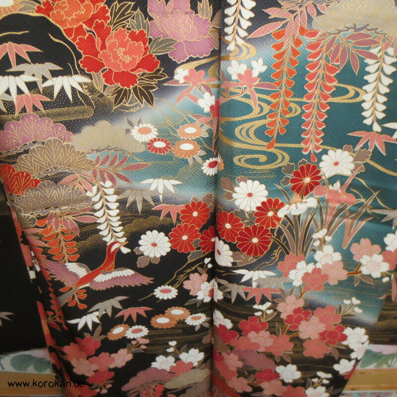 Mandarinenten und Blüten Furisode, Seiden Karieba