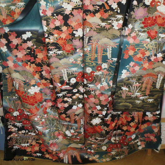 Mandarinenten und Blüten Furisode, Seiden Karieba