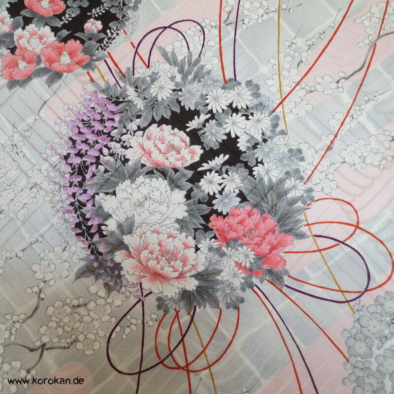 Kusudama Blumenkugeln auf zartrosa Furisode