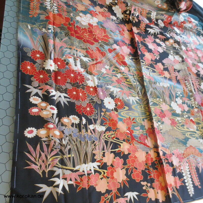 Mandarinenten und Blüten Furisode, Seiden Karieba