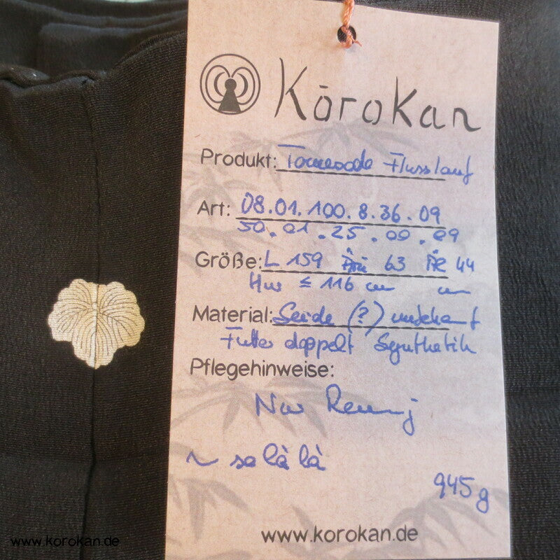 japanischer Tomesode Seidencrepe Kimono mit schmalen Flusslauf