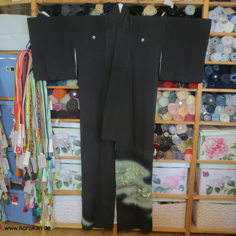 grüner Teich mit Stickerei Blumen und Bambus Tomesode