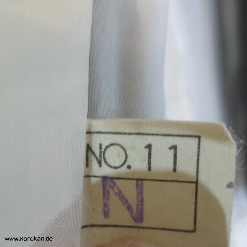 grüner Teich mit Stickerei Blumen und Bambus Tomesode