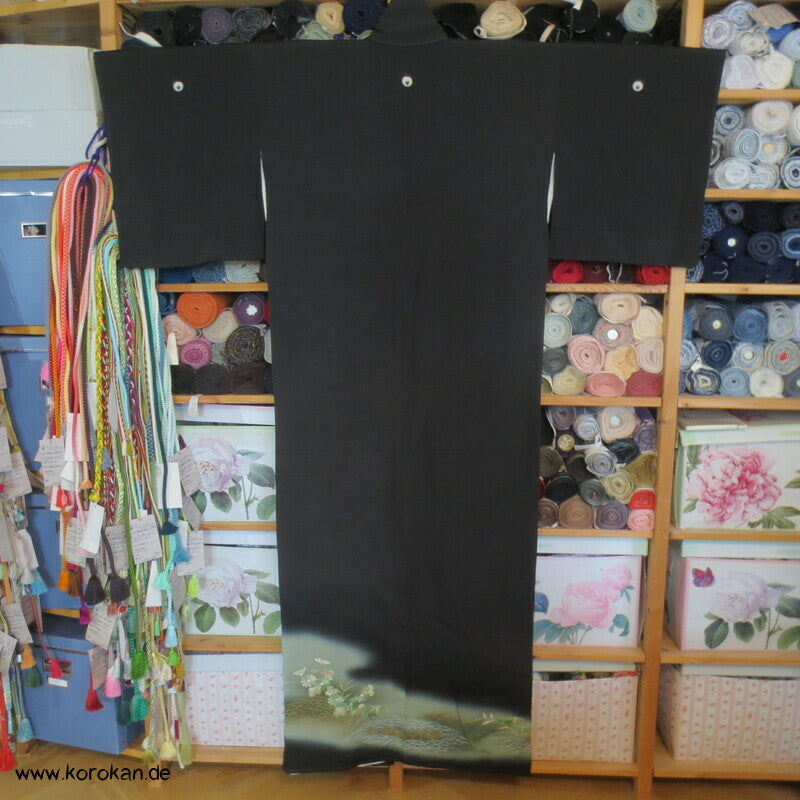 grüner Teich mit Stickerei Blumen und Bambus Tomesode