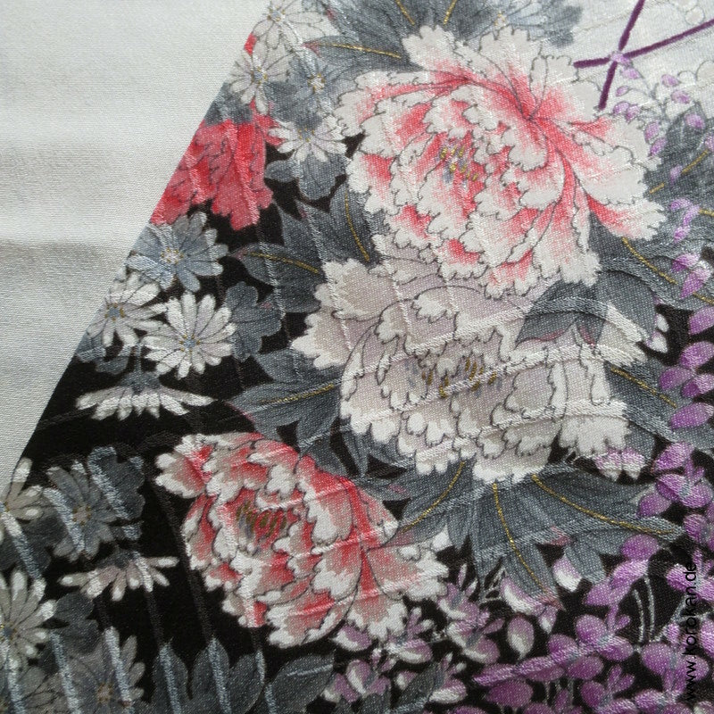 Kusudama Blumenkugeln auf zartrosa Furisode