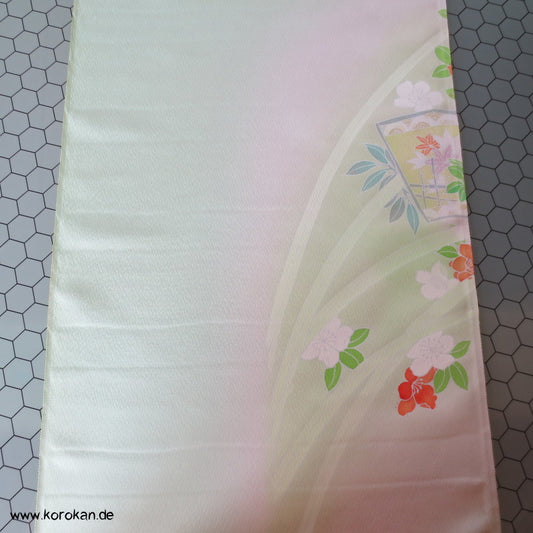 Pastell Blumen auf hellgrüner Crepe Seide Tanmono, handbemalt, Yuzen
