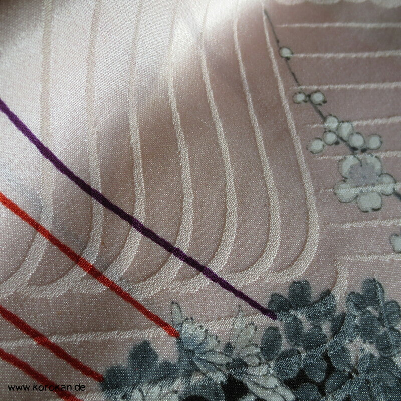 Kusudama Blumenkugeln auf zartrosa Furisode