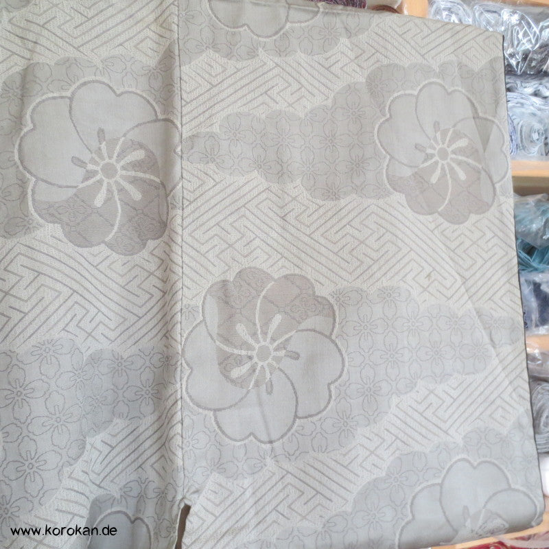 grauer Ume Jacquard/ Satin Kragen, sehr große Dochugi Jacke