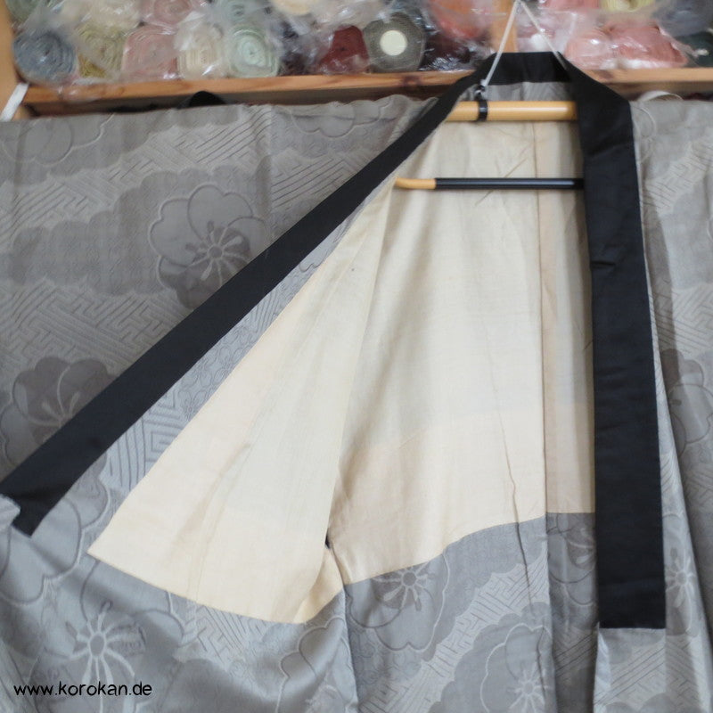 grauer Ume Jacquard/ Satin Kragen, sehr große Dochugi Jacke