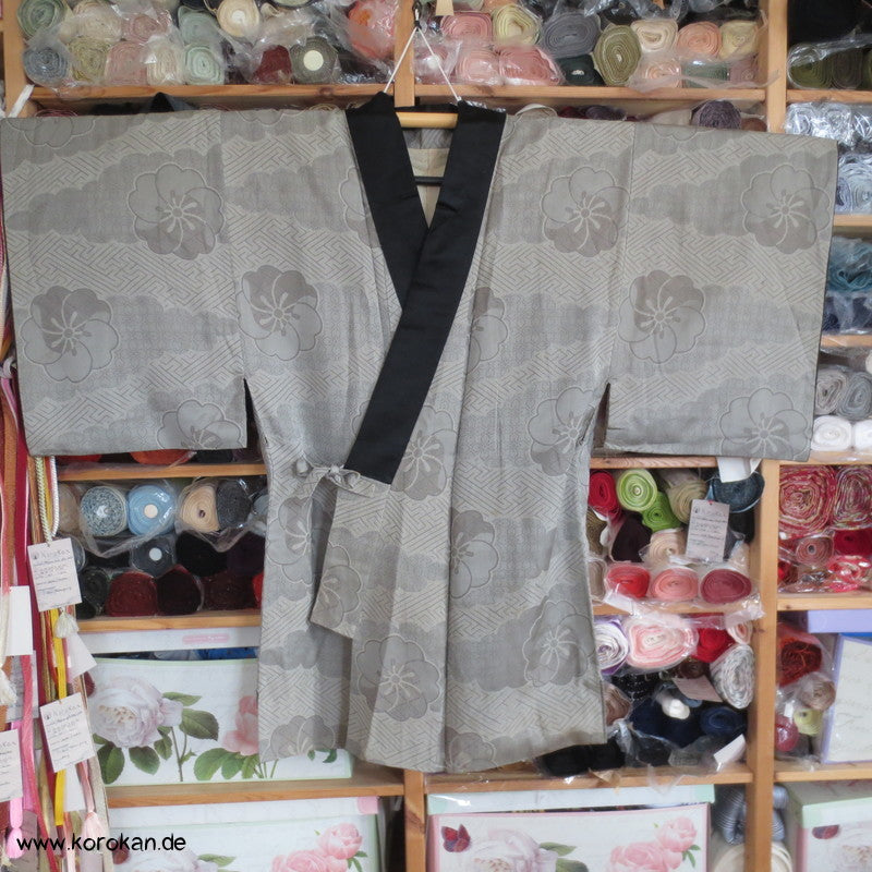 grauer Ume Jacquard/ Satin Kragen, sehr große Dochugi Jacke