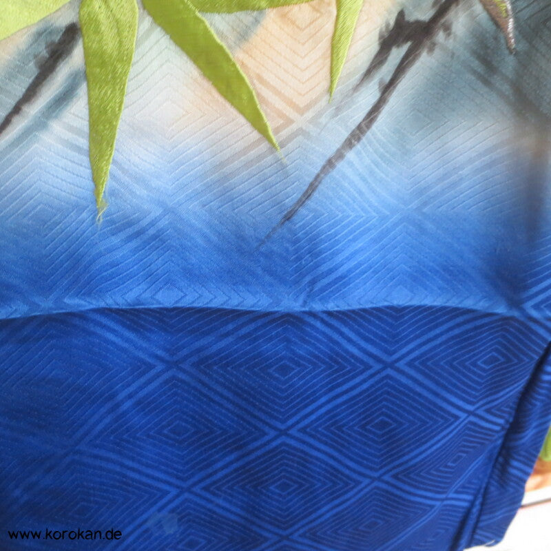 Furisode - Taufkimono für Jungen, gestickter Tiger auf Diamantrauten Seidendamast