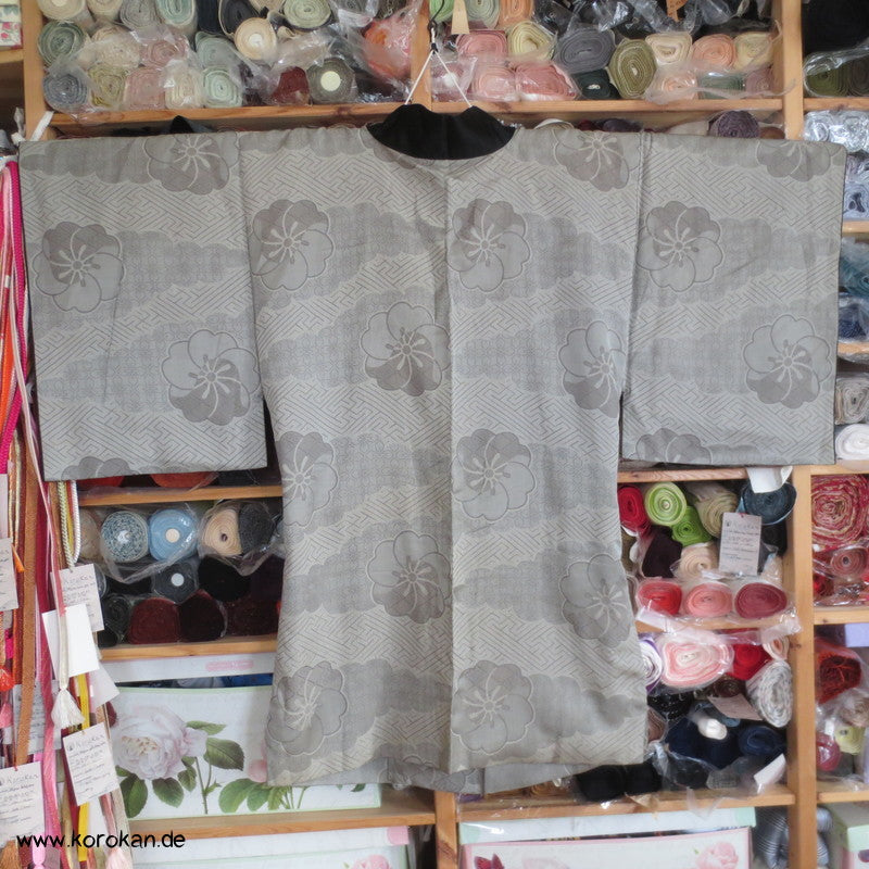 grauer Ume Jacquard/ Satin Kragen, sehr große Dochugi Jacke