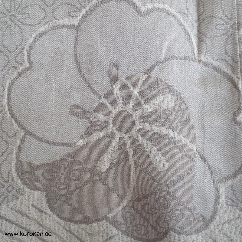 grauer Ume Jacquard/ Satin Kragen, sehr große Dochugi Jacke