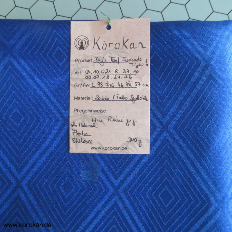 Furisode - Taufkimono für Jungen, gestickter Tiger auf Diamantrauten Seidendamast