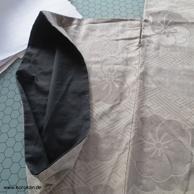 grauer Ume Jacquard/ Satin Kragen, sehr große Dochugi Jacke