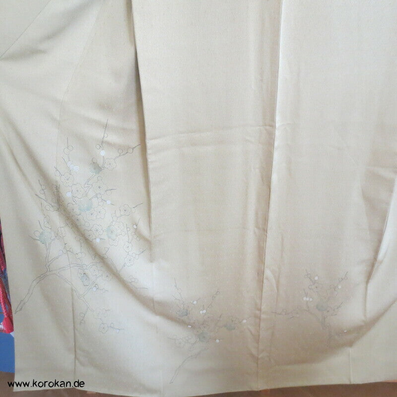 Ume Zweige auf blassem curry Winter Homongi Kimono