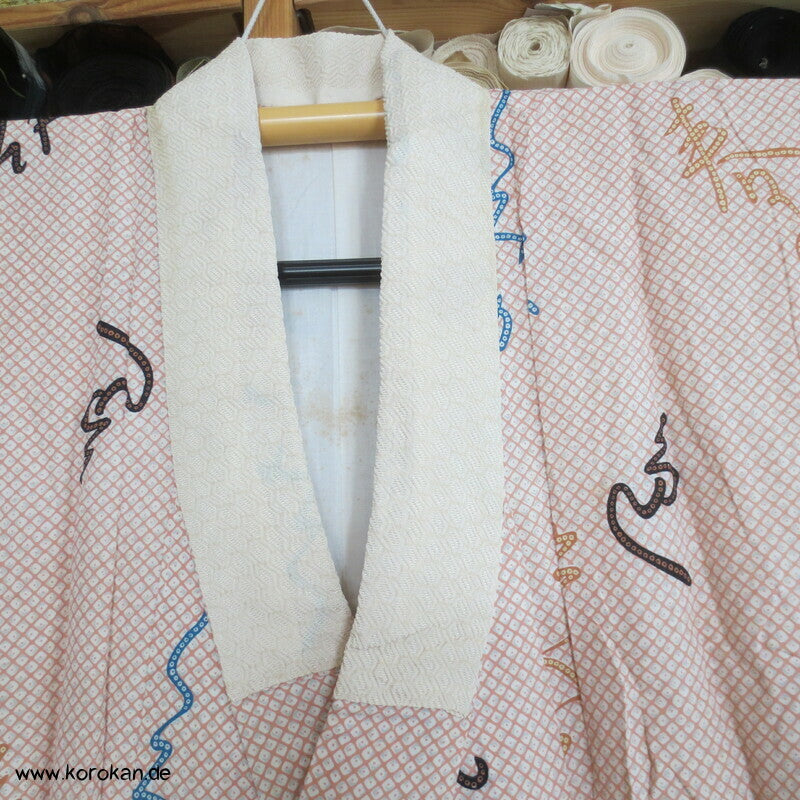Hiragana auf Kanokodot Seidencrepe Juban Unterkimono aus Japan