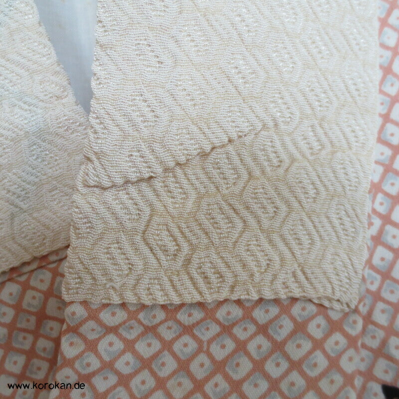 Hiragana auf Kanokodot Seidencrepe Juban Unterkimono aus Japan