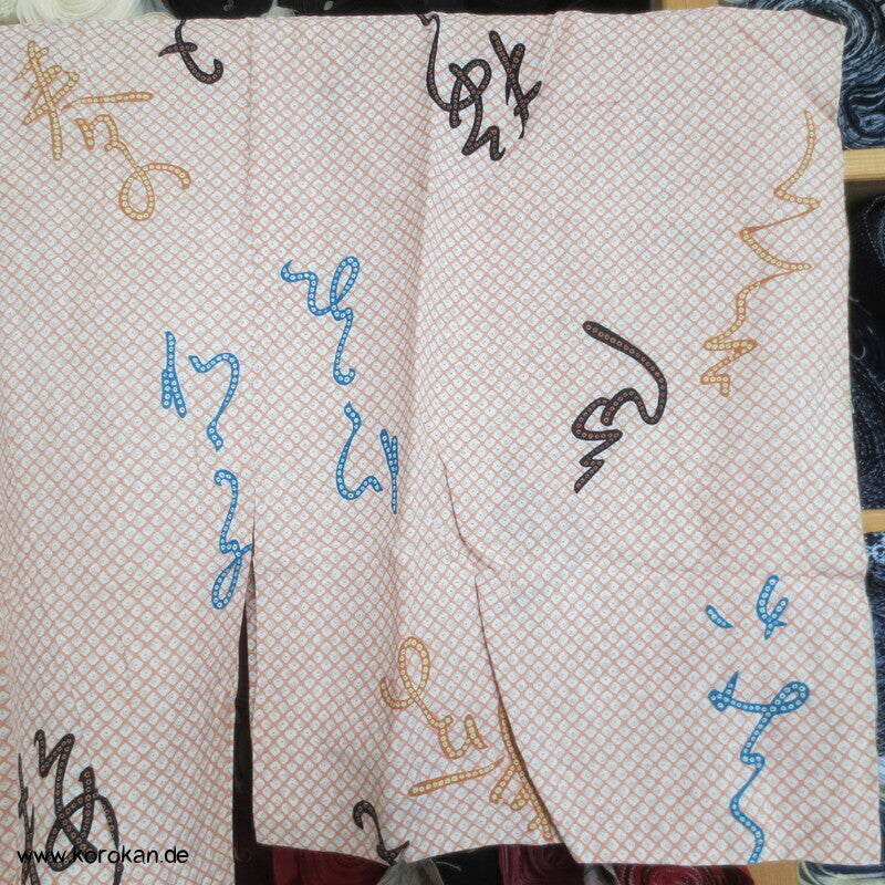 Hiragana auf Kanokodot Seidencrepe Juban Unterkimono aus Japan