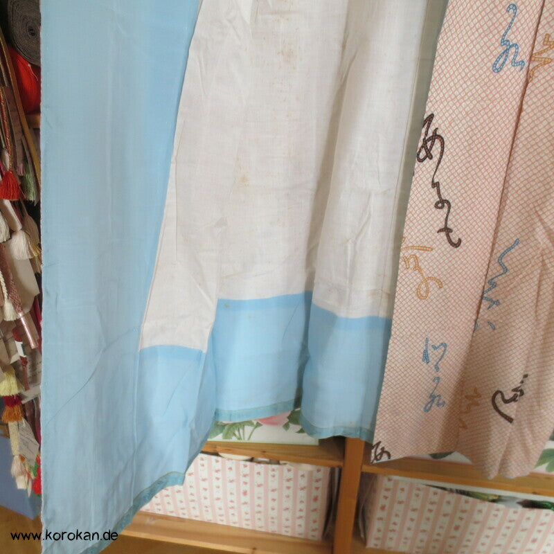 Hiragana auf Kanokodot Seidencrepe Juban Unterkimono aus Japan