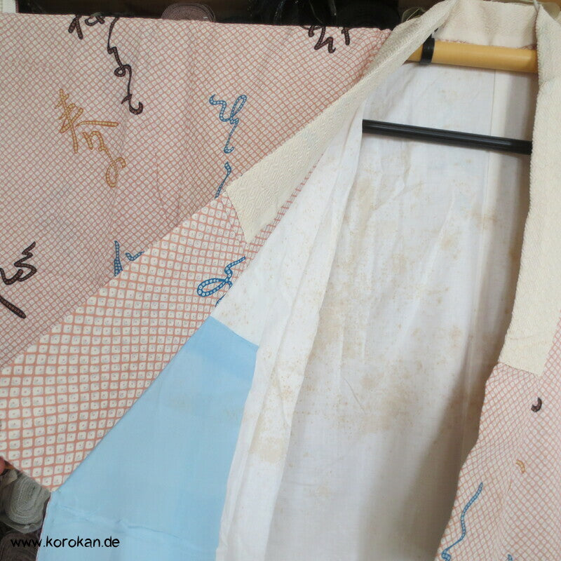Hiragana auf Kanokodot Seidencrepe Juban Unterkimono aus Japan