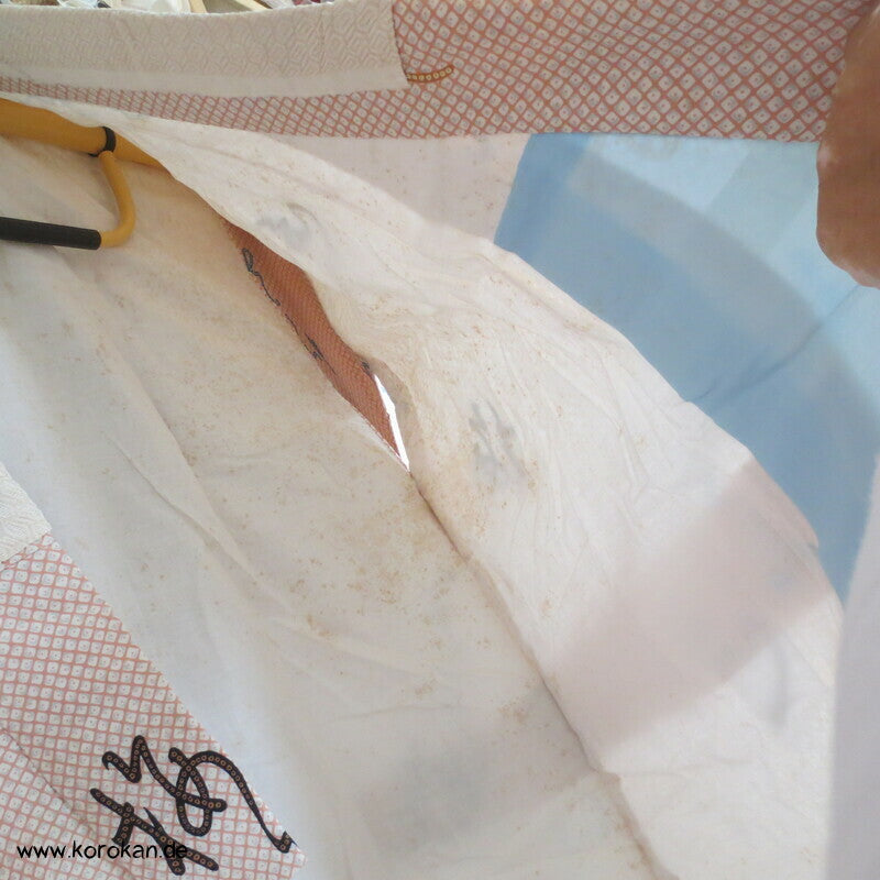Hiragana auf Kanokodot Seidencrepe Juban Unterkimono aus Japan