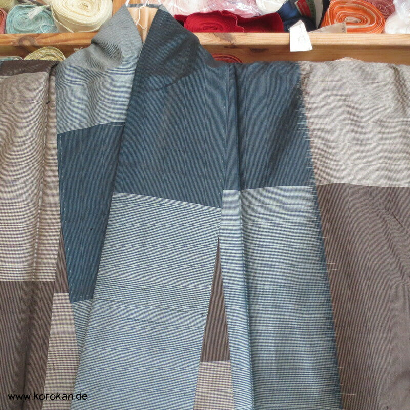 Ichimatsu Karo Kasuri Tsumugi Seiden Kimono, Japan