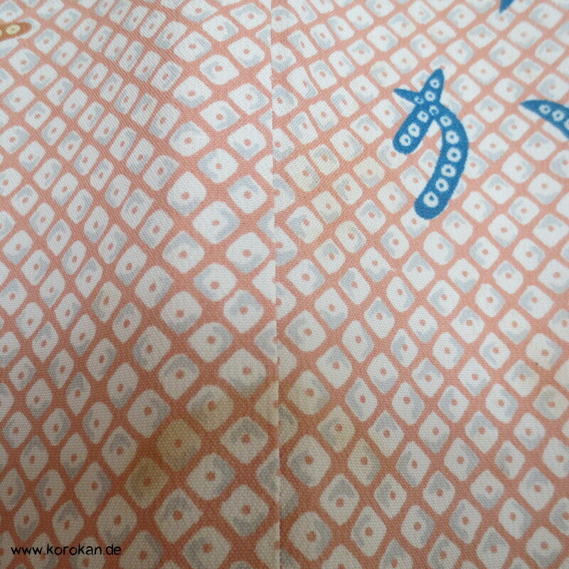 Hiragana auf Kanokodot Seidencrepe Juban Unterkimono aus Japan
