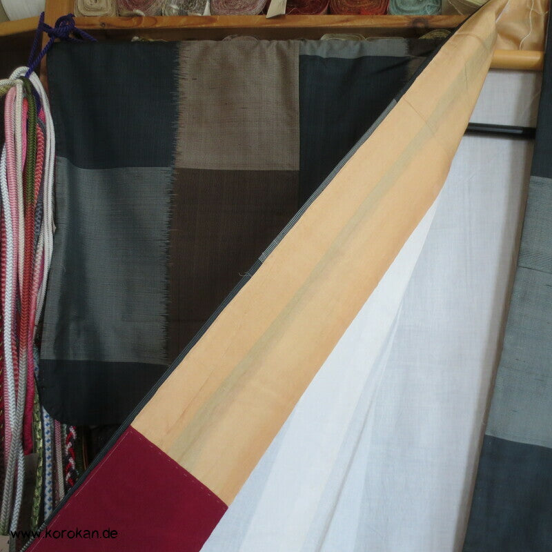 Ichimatsu Karo Kasuri Tsumugi Seiden Kimono, Japan