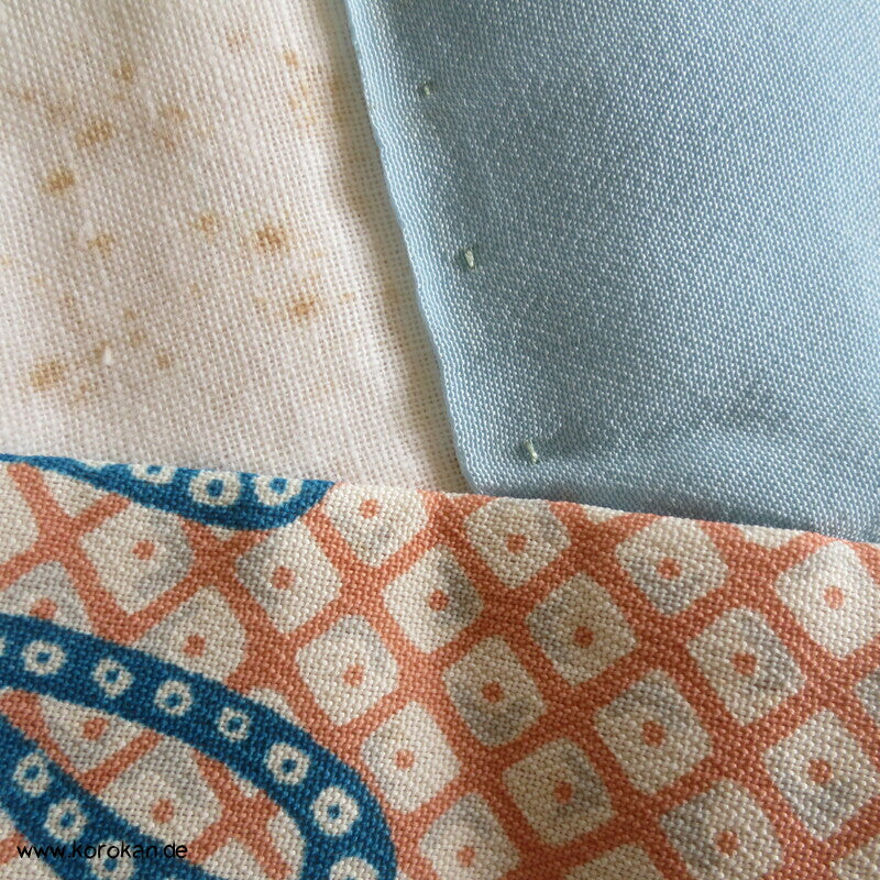 Hiragana auf Kanokodot Seidencrepe Juban Unterkimono aus Japan