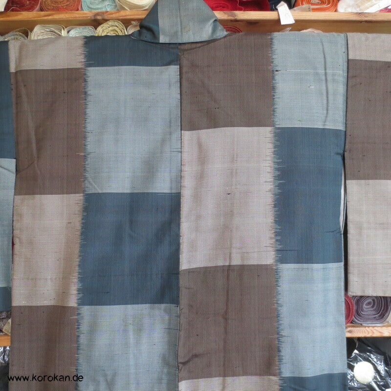 Ichimatsu Karo Kasuri Tsumugi Seiden Kimono, Japan