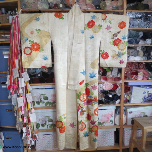 Mandarinenten, teilweise bestickter Seidendamast Homongi Kimono