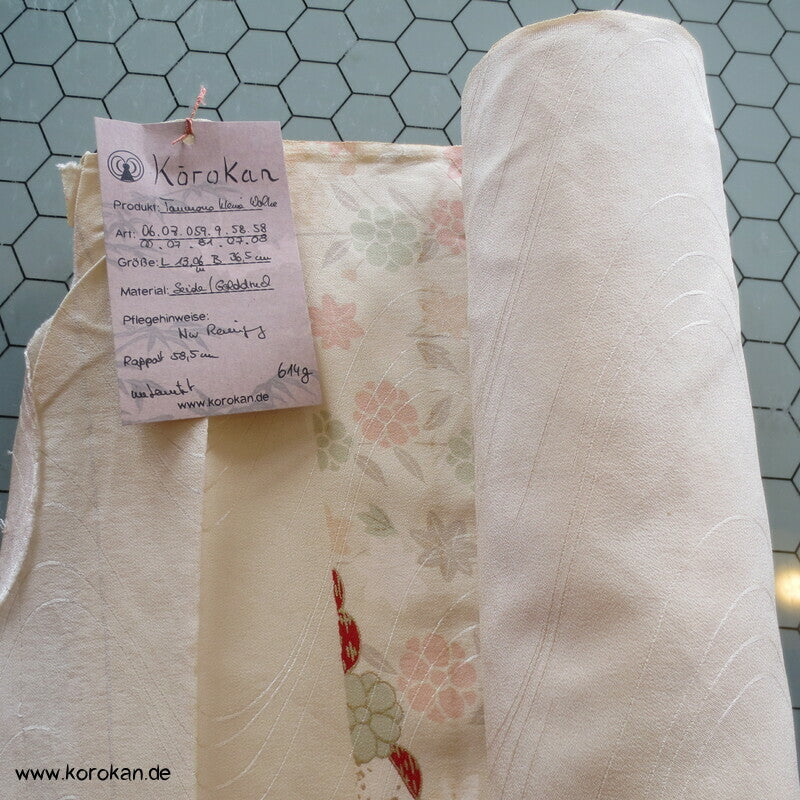 Wolken mit Blüten, Flusswellen Rinzu Damast Kimono Seide