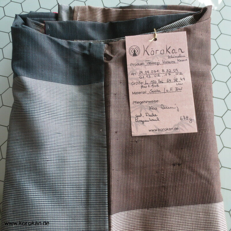 Ichimatsu Karo Kasuri Tsumugi Seiden Kimono, Japan