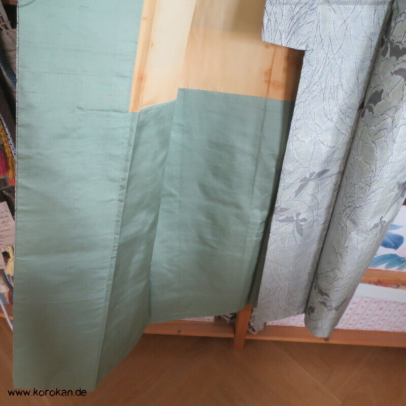 Tsumugi Seide Kasuri Schmetterlinge in blaugraugrün