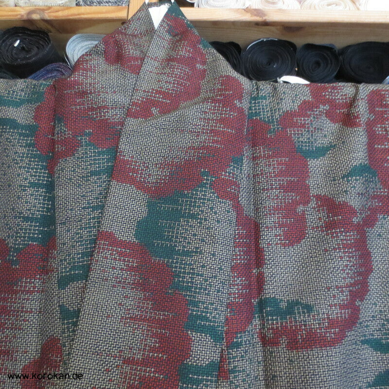 Schneeflocken, grün rot auf grau Kasuri Tsumugi Kimono