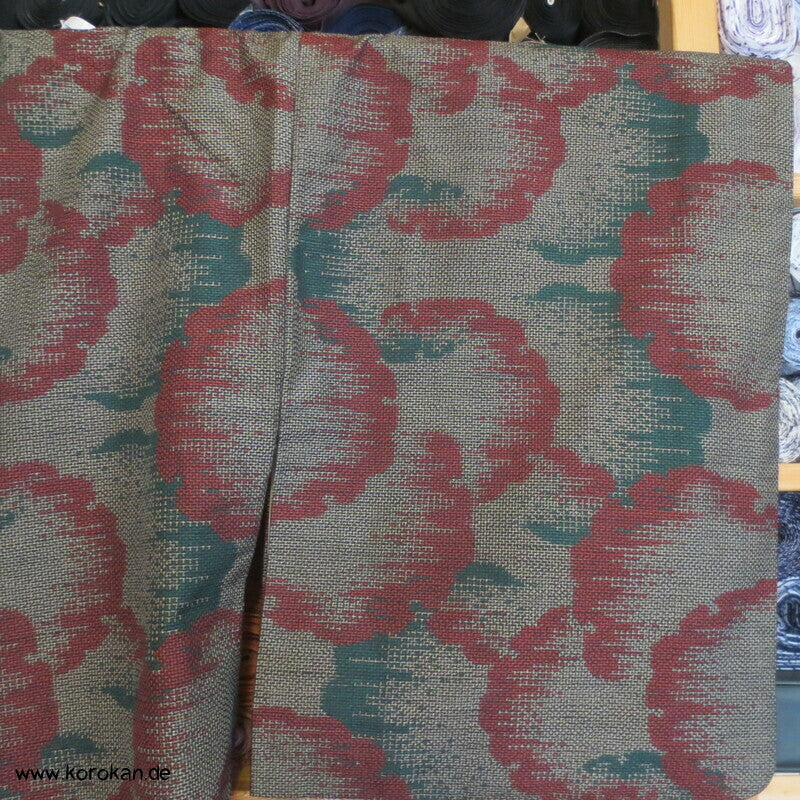 Schneeflocken, grün rot auf grau Kasuri Tsumugi Kimono
