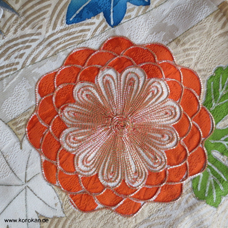 Mandarinenten, teilweise bestickter Seidendamast Homongi Kimono
