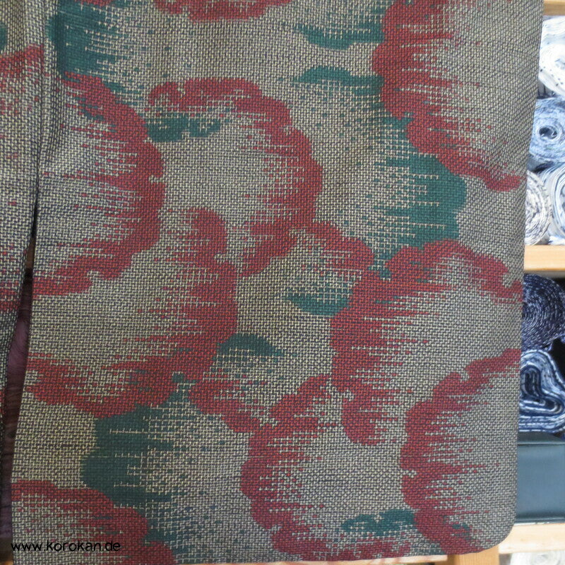 Schneeflocken, grün rot auf grau Kasuri Tsumugi Kimono