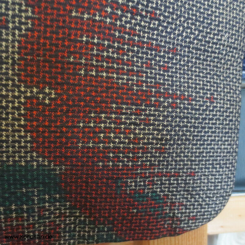 Schneeflocken, grün rot auf grau Kasuri Tsumugi Kimono