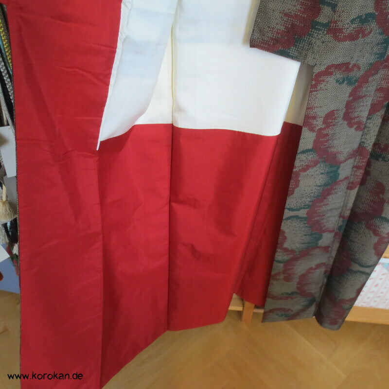 Schneeflocken, grün rot auf grau Kasuri Tsumugi Kimono