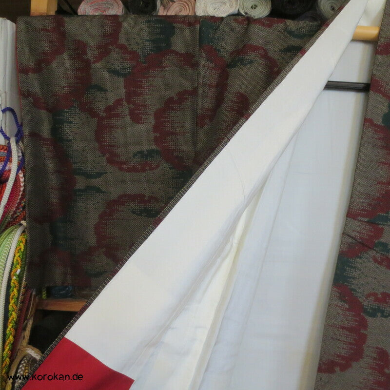 Schneeflocken, grün rot auf grau Kasuri Tsumugi Kimono